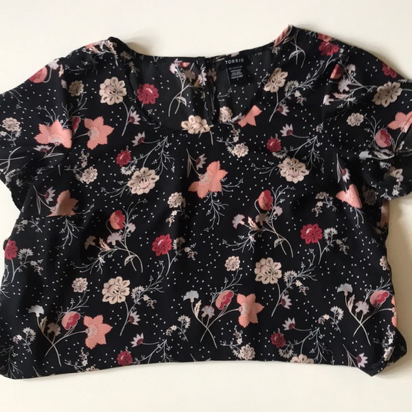 Torrid- Navy blue-Pink floral blouse- 1 - Picture 1 of 8